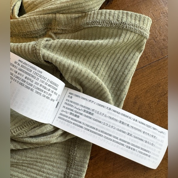 Green Button Top stretchy material blouse | Abercrombie & Fitch - Picture 3 of 4